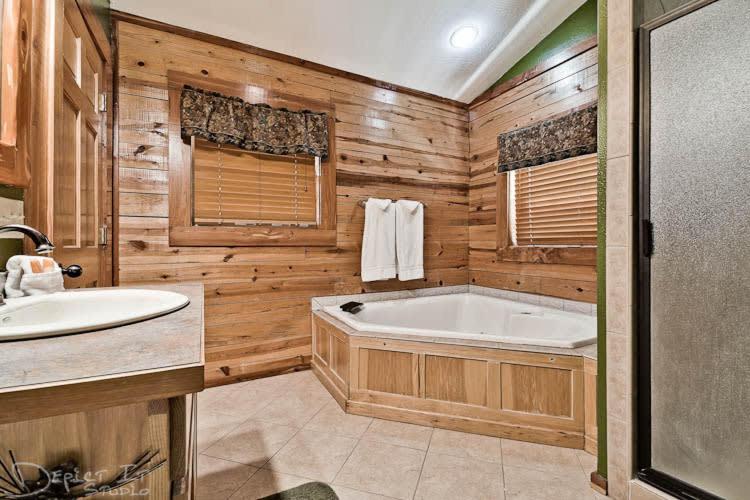 Secluded 2 Story Cabin Pool Wifi Smart Tvs Villa Eureka Springs Eksteriør billede